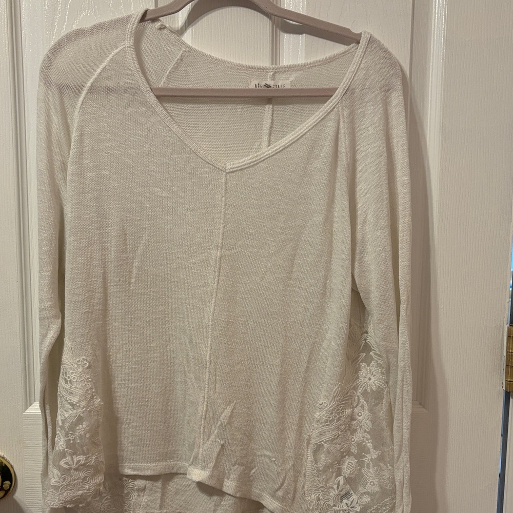 Aeropostale Cream Lace Sleeve Blouse